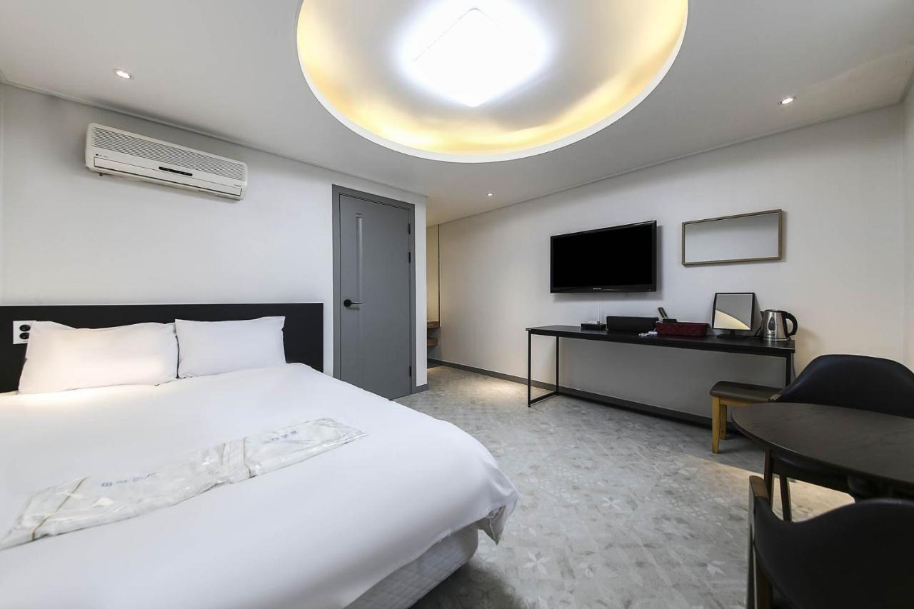 Mi Amor Motel Сокчо Екстериор снимка