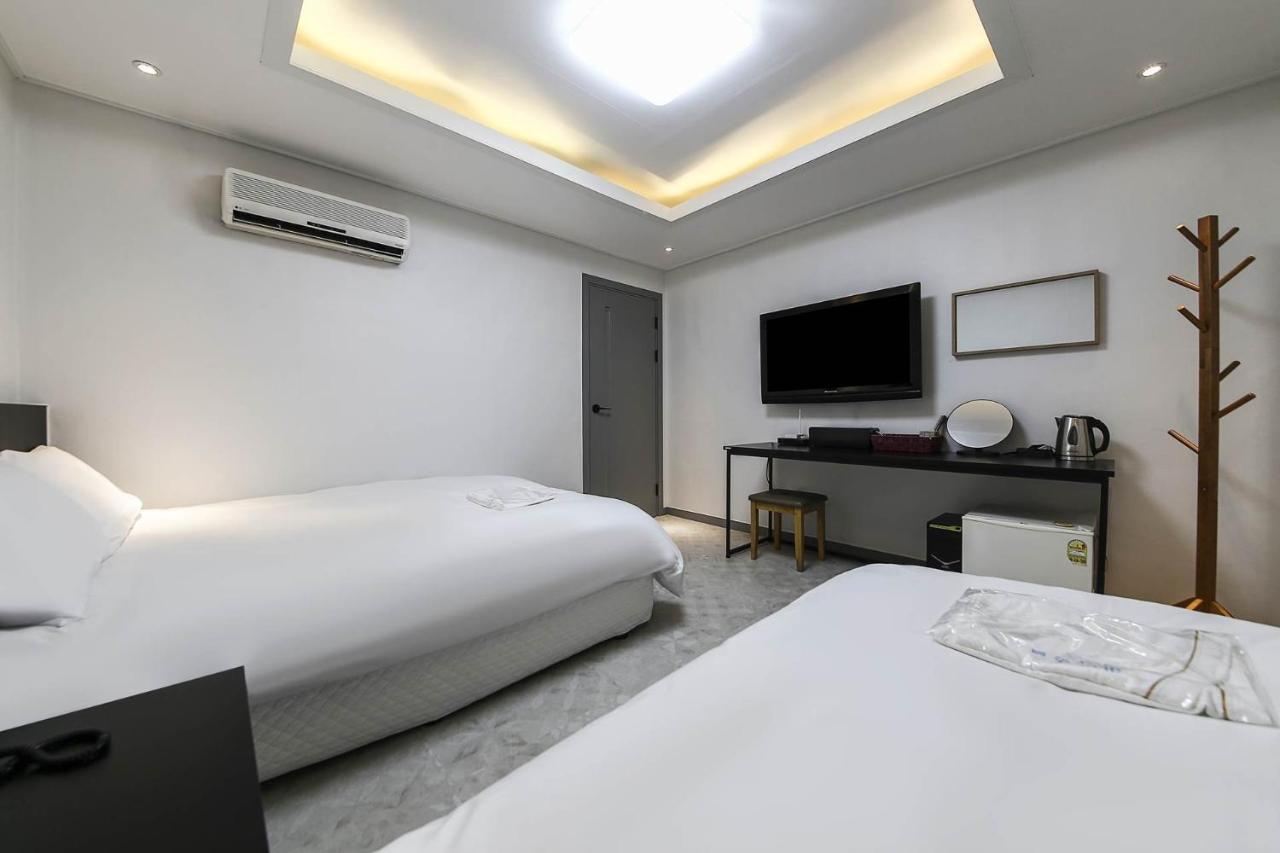 Mi Amor Motel Сокчо Екстериор снимка