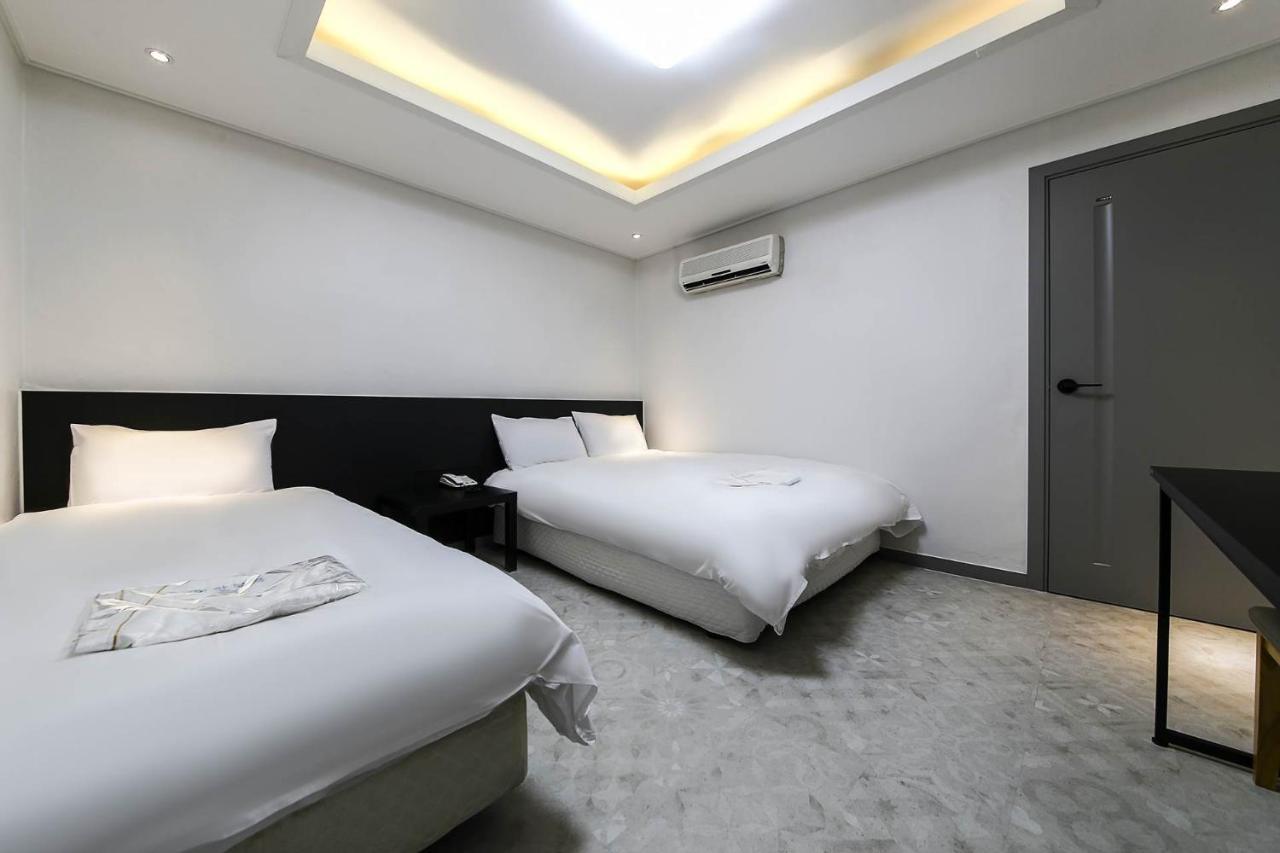 Mi Amor Motel Сокчо Екстериор снимка
